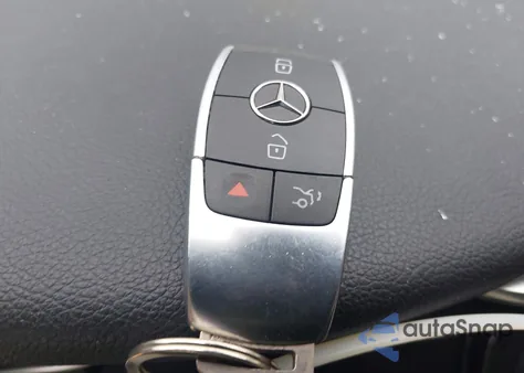 2022 Mercedes-Benz Glc 300 4Matic Suv z USA, uszkodzony, nr VIN W1N0G8EB5NV353664